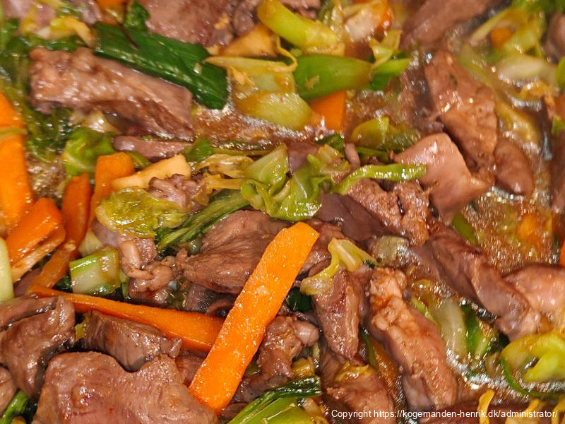 Kinesisk-inspireret svinehjerte lynstegt med grøntsager – chao zhu xin