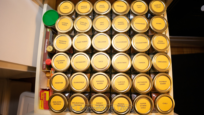 Den organiserede krydderiskuffe efter transformation