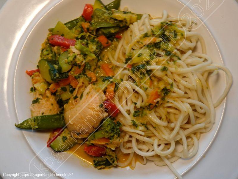 Koreansk kyllingewok med chilipaste og grøntsager